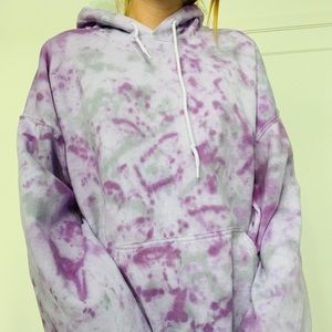 PURPLE AND GRAY TYE DYE SWEATSHIRT